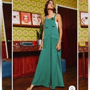 Good Days Jumpsuit with Pockets in Hunter Green
